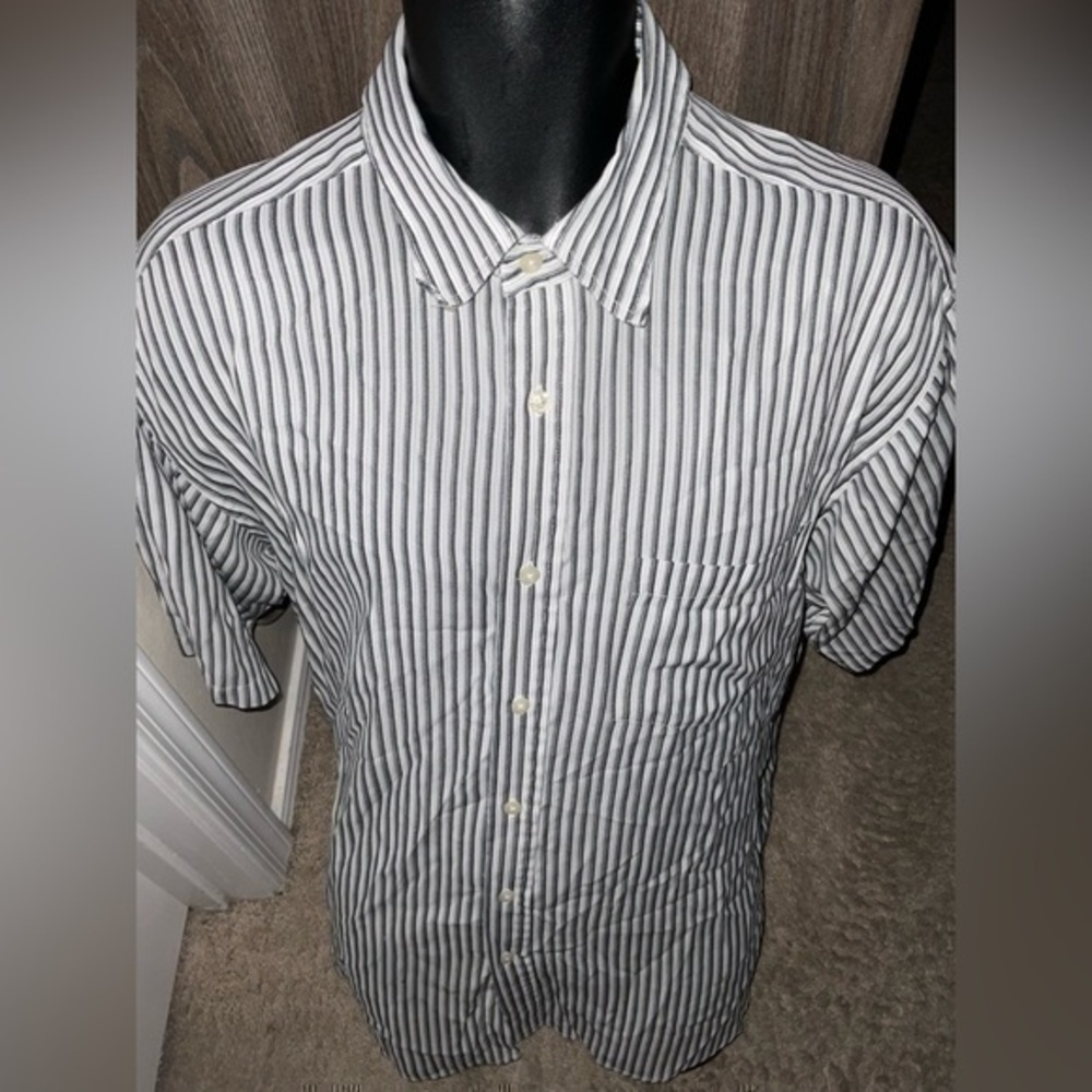 Men’s used size XL black white striped button down shirt Bugatchi uomo